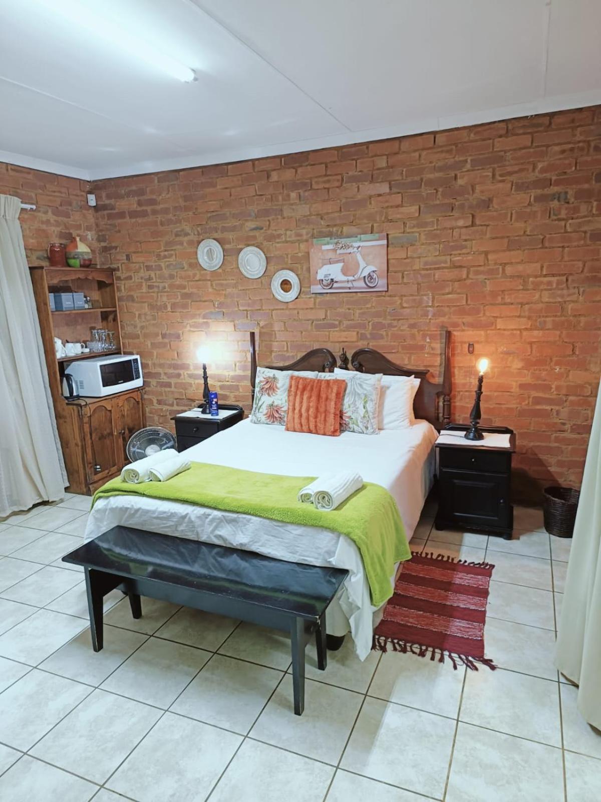 Millstream Inn Guest House Skeerpoort Room photo